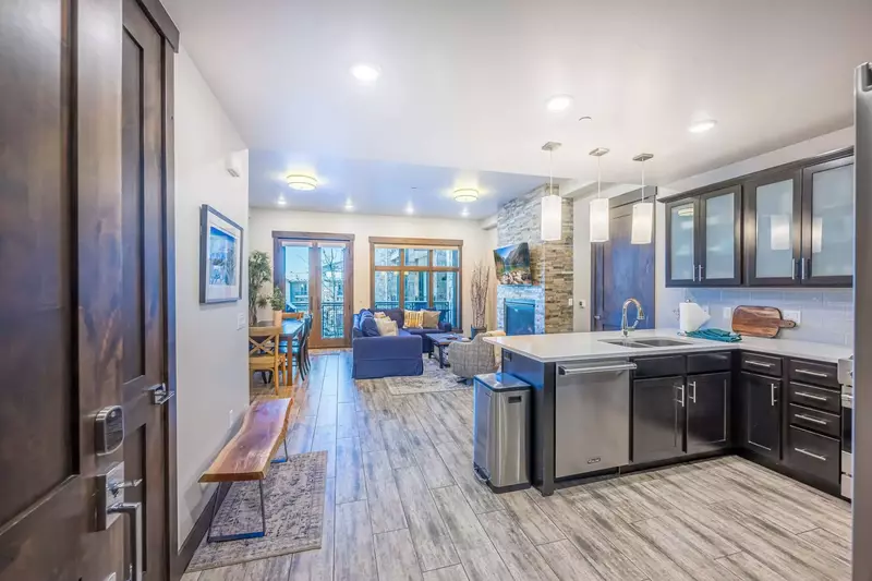 Blackstone Flats 201