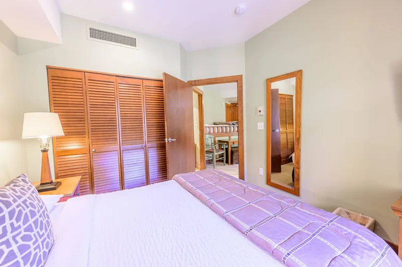Sundial Lodge. Bright and airy guest bedroom with a comfortable Queen bed and triple-sheeted premium linens.