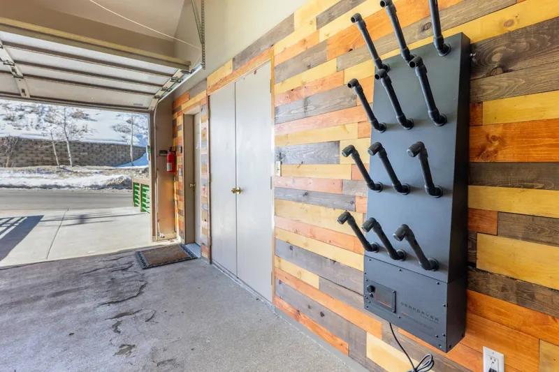 Park City vacation rental home, 5 bedrooms, glove dryer + gear storage