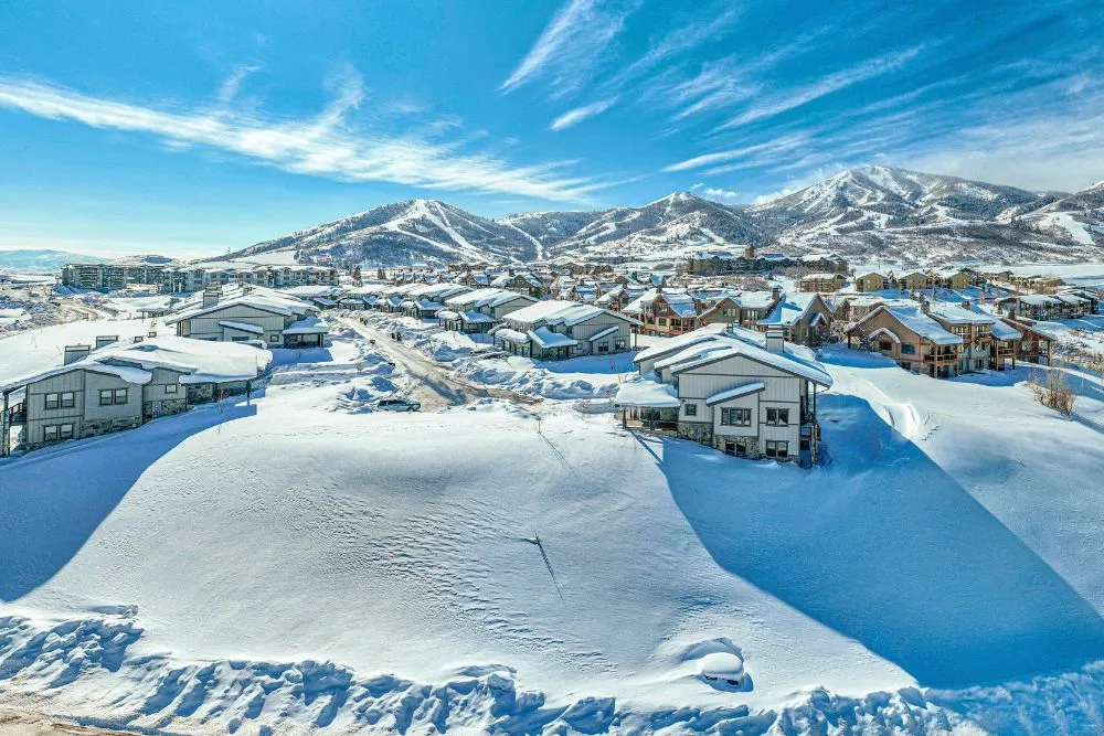 Luxury homes near Jordanelle Reservoir and Deer Valley East Village vacation rental area