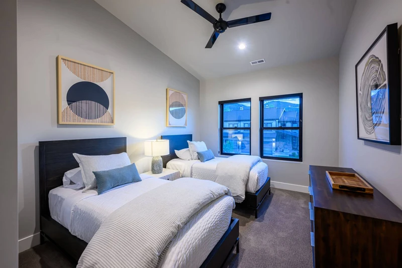 Two Twin Beds Guest Suite, Upstairs, Jack n Jill Bathroom connected to Queen Suite