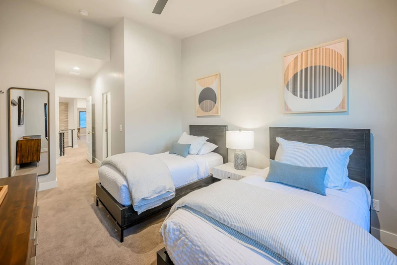 Guest Suite with 2 Twin Beds, Jack n Jill Bathroom (shared with Queen suite).