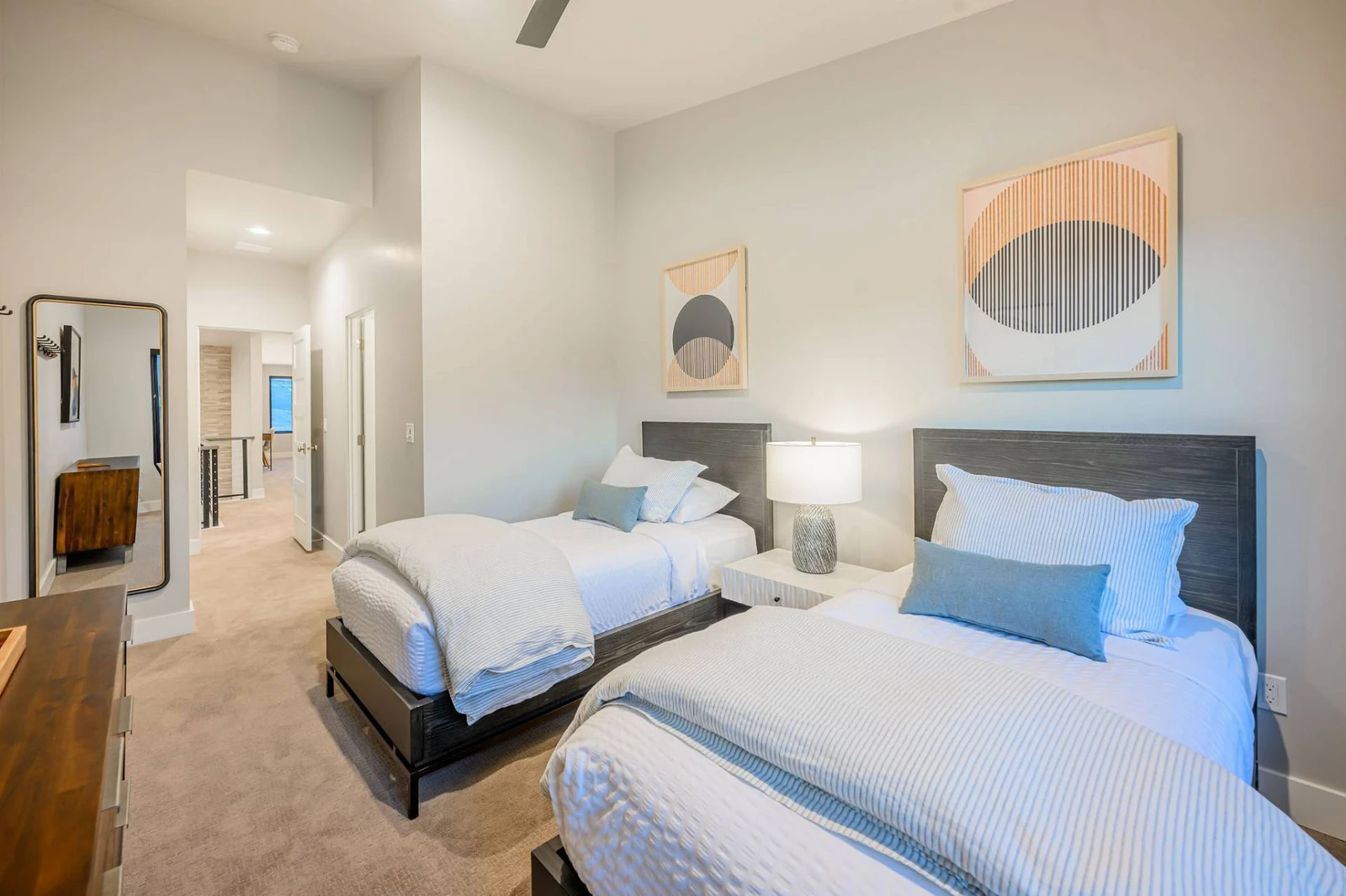 Guest Suite with 2 Twin Beds, Jack n Jill Bathroom (shared with Queen suite).