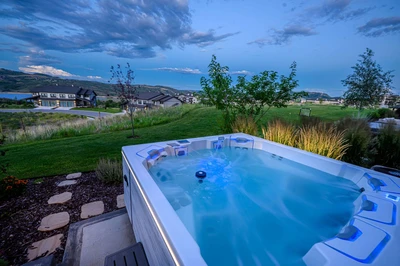 The Overlook at Mayflower features a private hot tub, private patio with mountain and lake views. All just 2 minutes from Deer Valley Skiing!