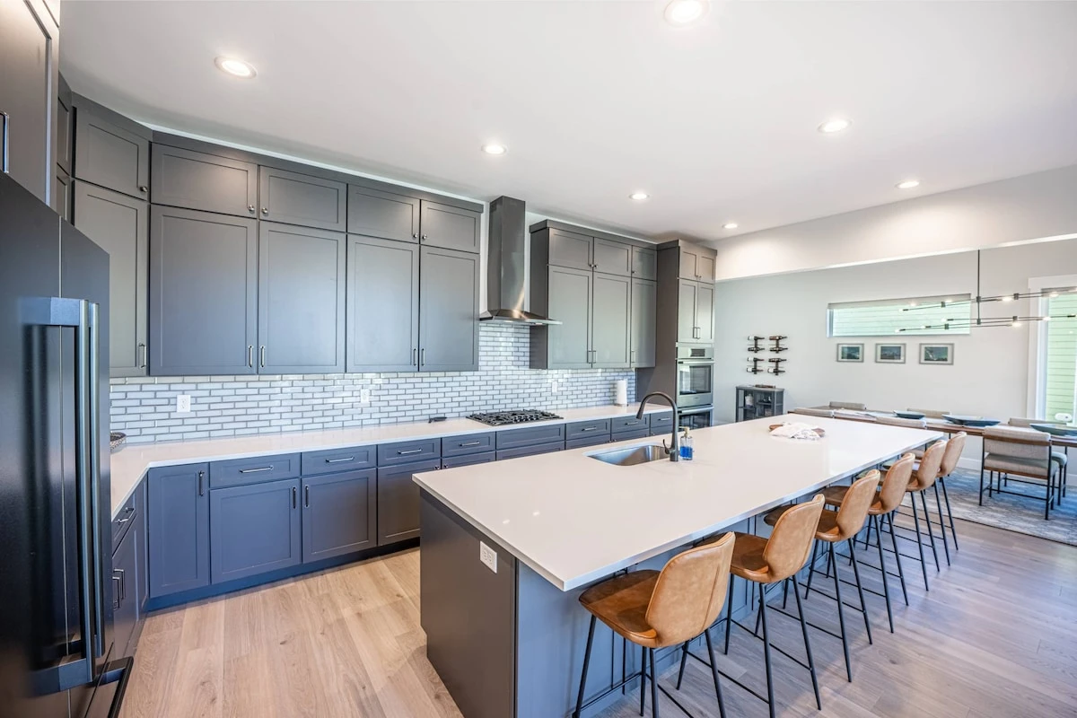 Gourmet Chef's Kitchen: Fully-Equipped Modern Space with 5-Seat Breakfast Bar. We provide cooking equipment so you don't have to bring anything from h
