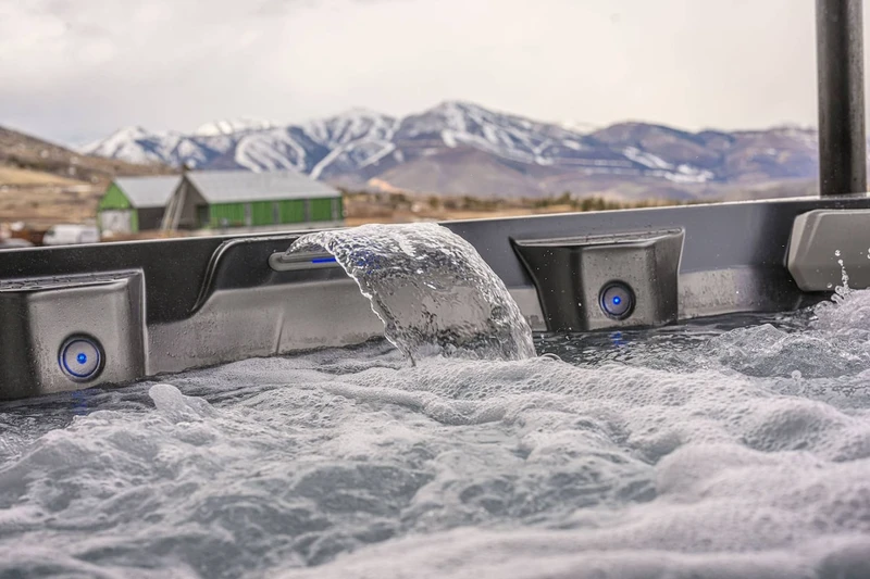 Private hot tub with mountain views near Deer Valley East Village skiing