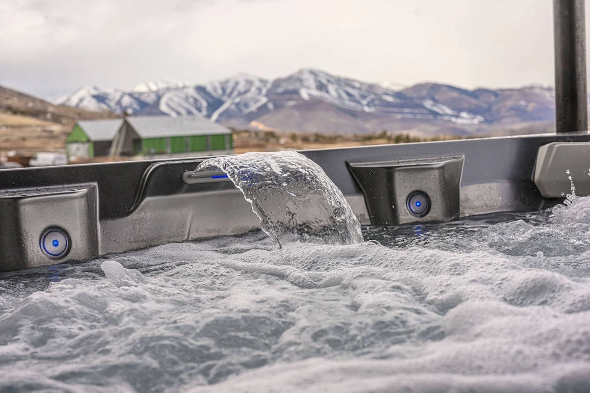 Private hot tub with mountain views near Deer Valley East Village skiing