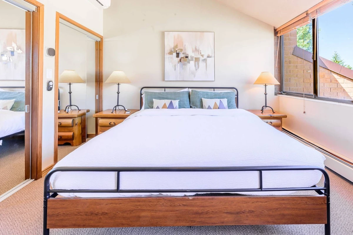 Park Ave Ski Condo Primary Suite w King Bed