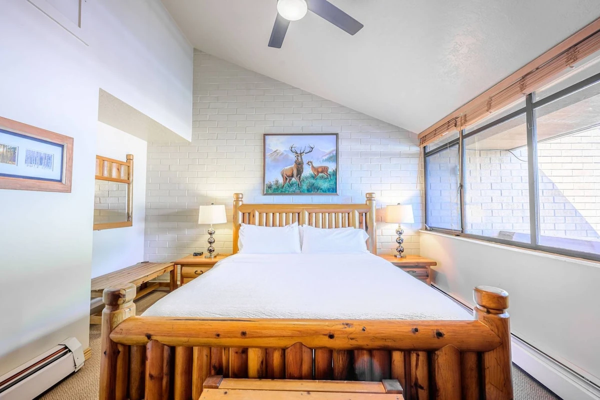 Guest suite with king bed