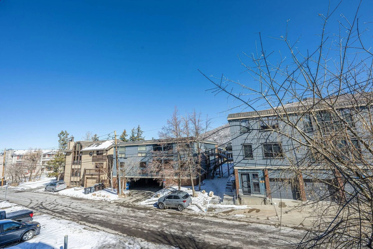 Snow Blaze Condos in Old town Park City. Mountain setting near outdoor recreation. Walk to Skiing & Main Street