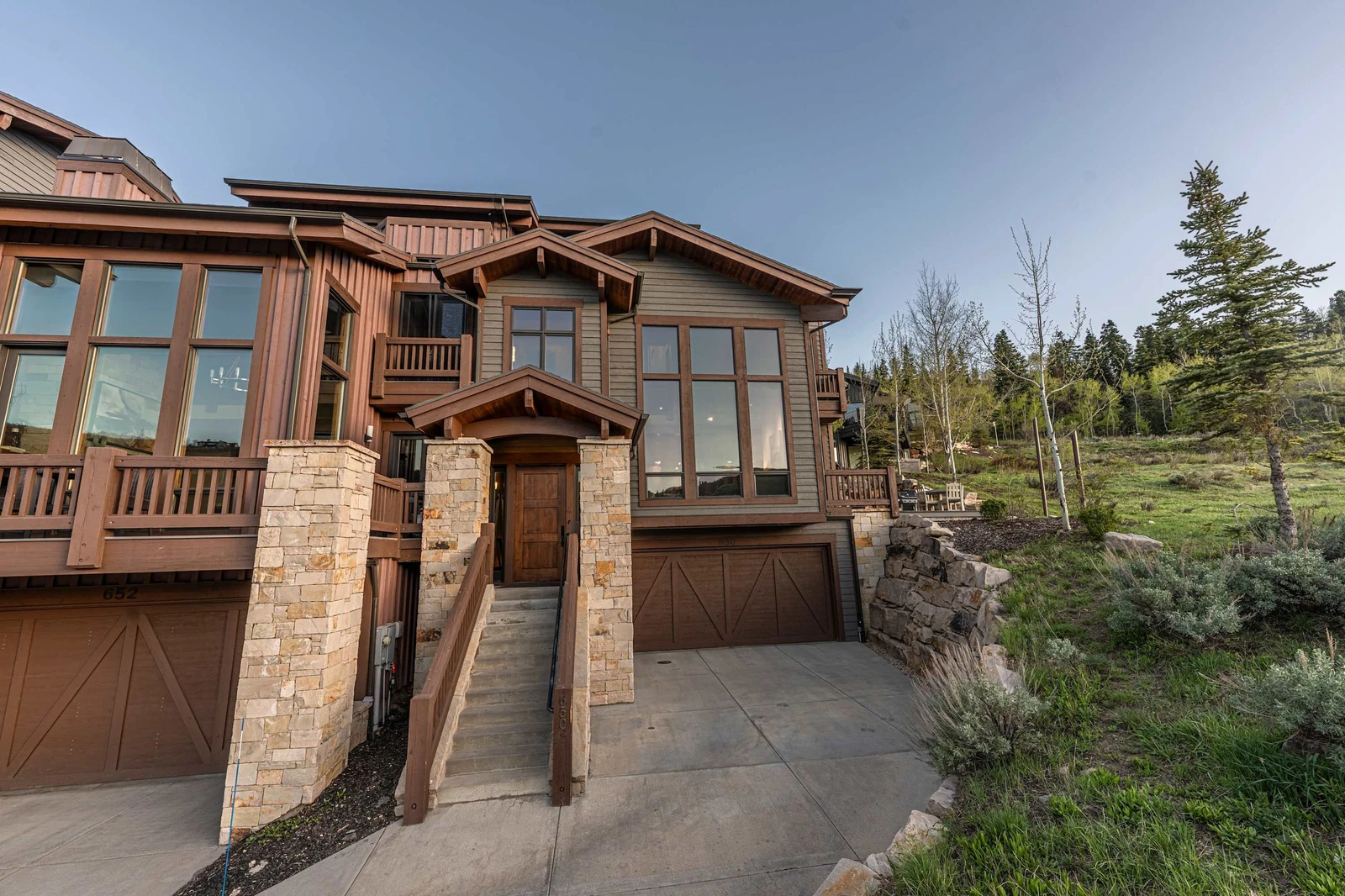 650 Rossi Hill