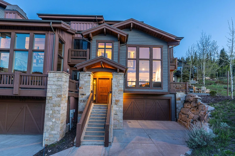 650 Rossi Hill