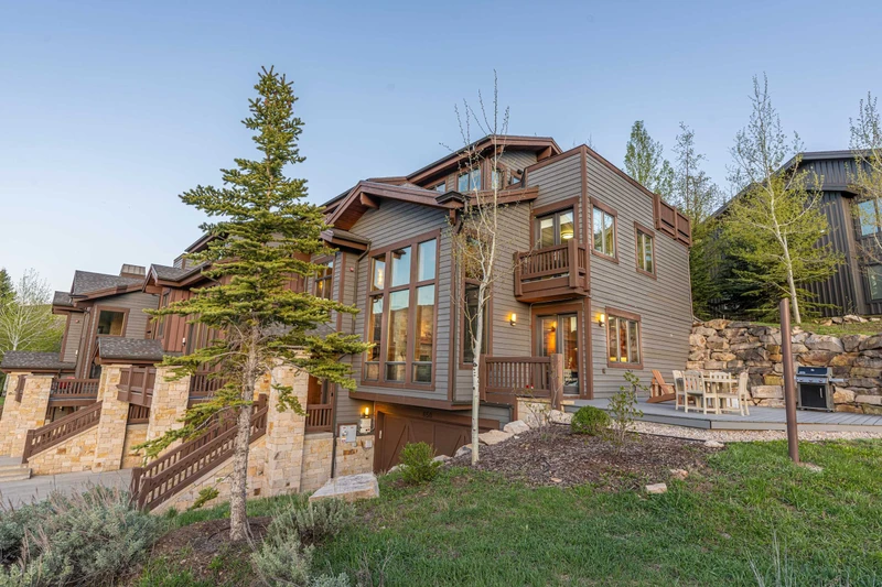 650 Rossi Hill