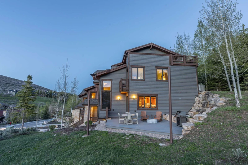 650 Rossi Hill