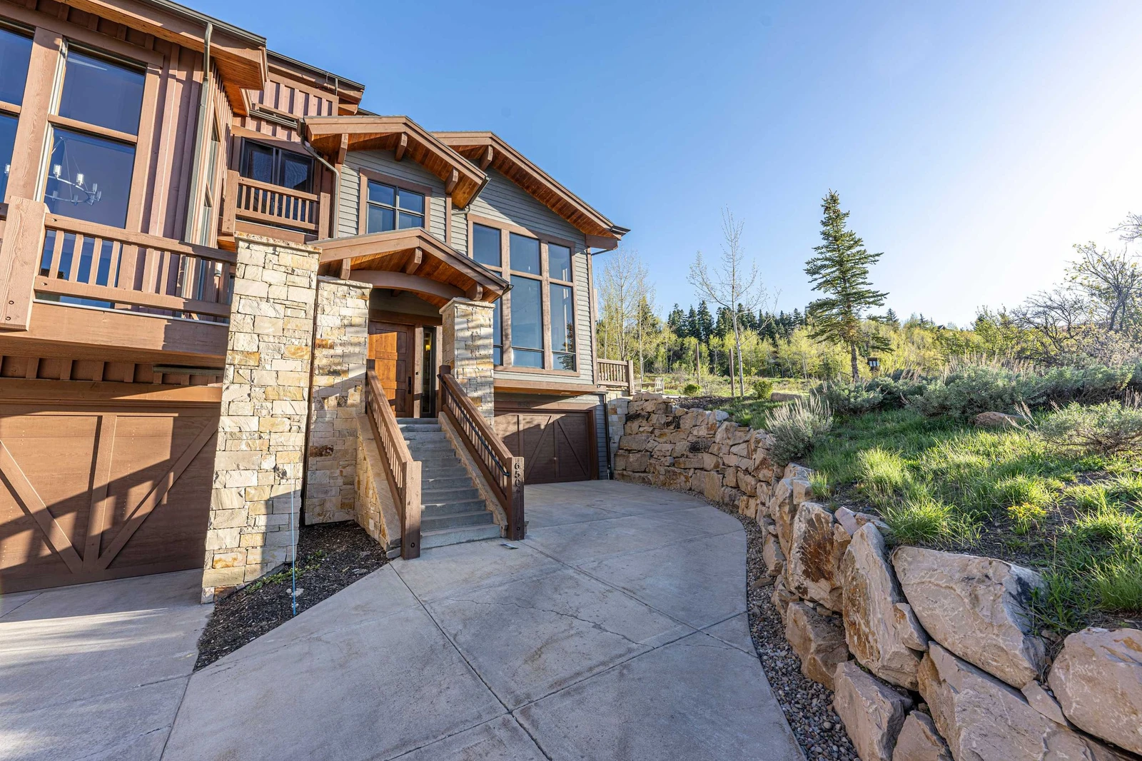 650 Rossi Hill