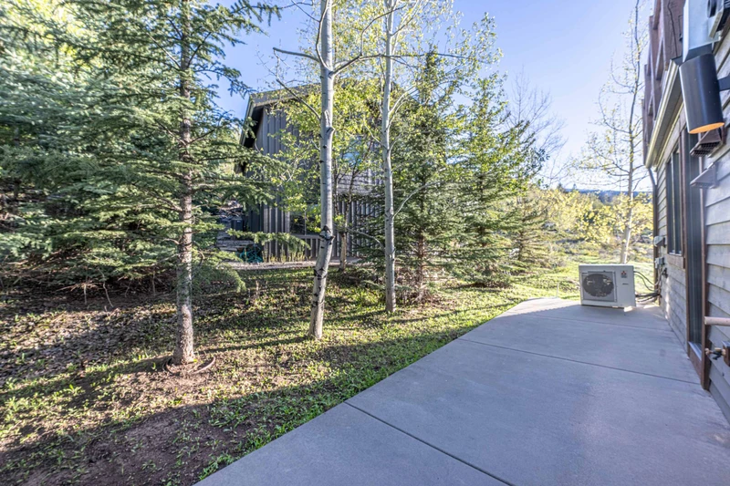 650 Rossi Hill