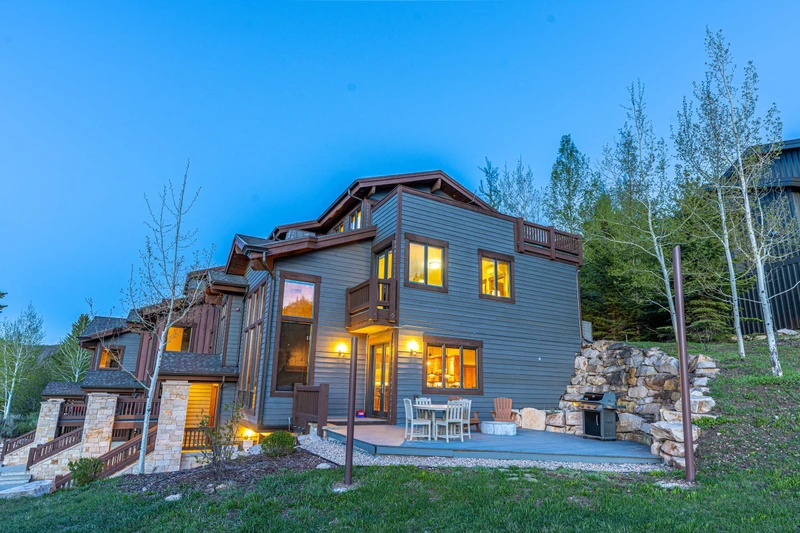 650 Rossi Hill