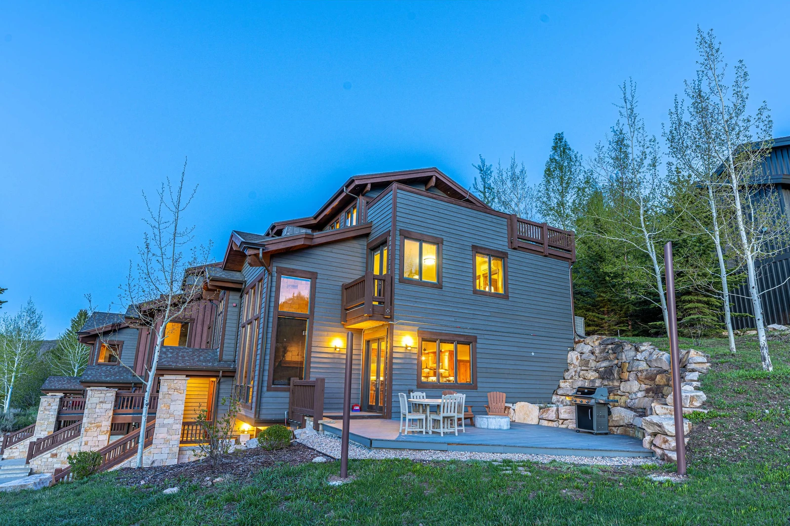 650 Rossi Hill