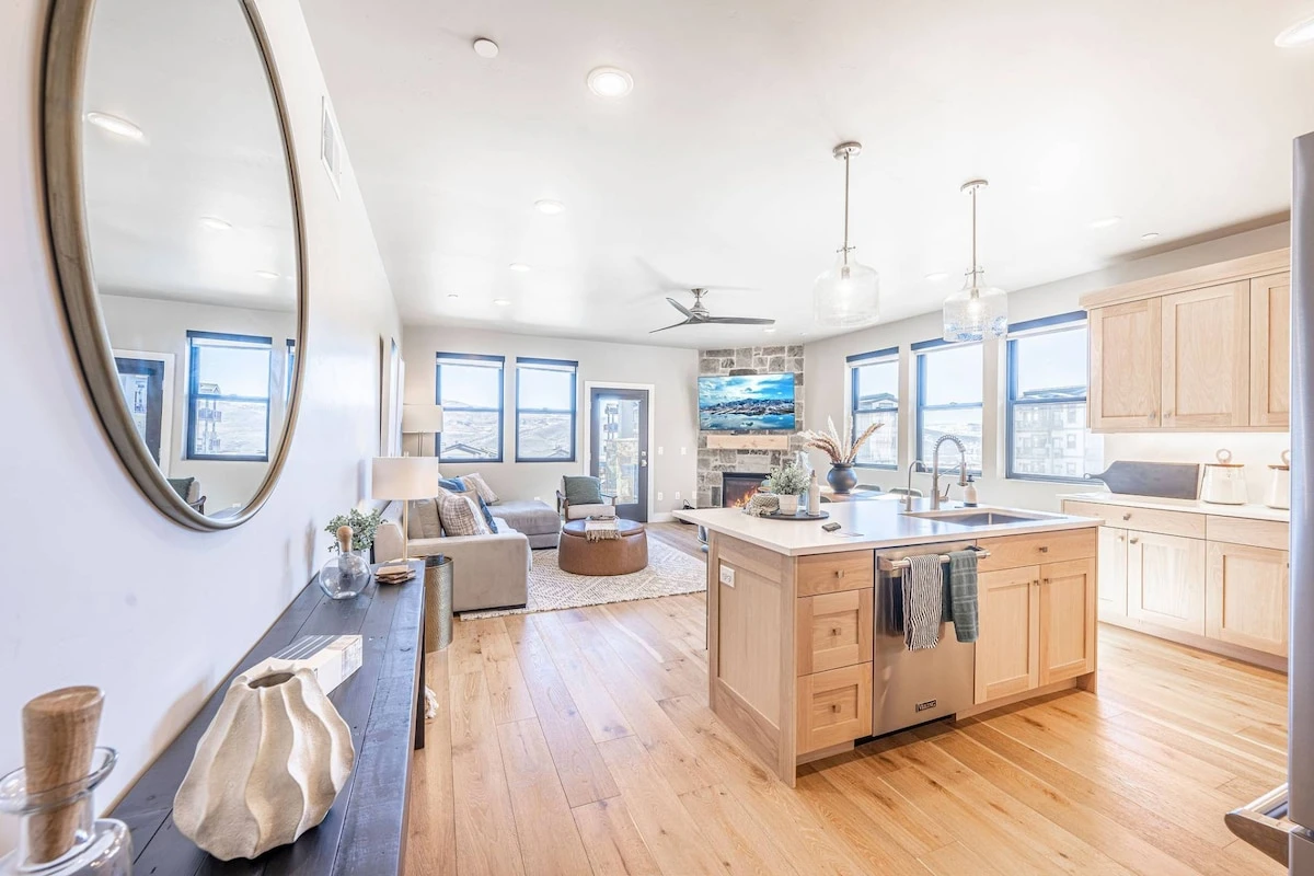 Deer Valley East Mayflower Lakeside living room with wood flooring, gas fireplace, mountain views, and modern seating in a 3-bedroom Park City condo.