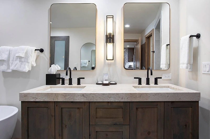 Primary En Suite with dual vanities and soaking tub, walk in shower || Park City Luxury Rentals, Park City Vacation Rentals, Park City VRBO, Westgate