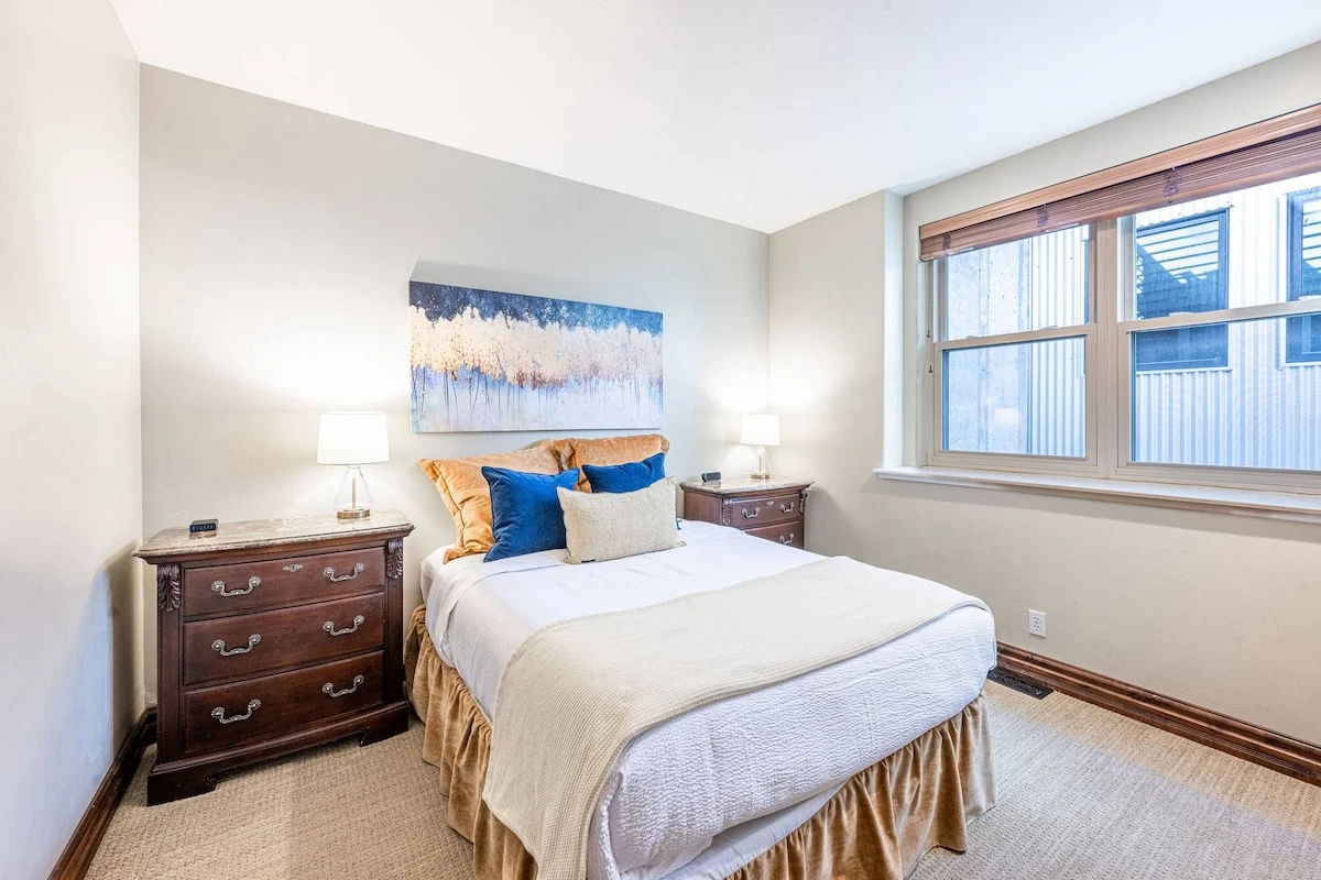 Main Level guest bedroom with comfortable queen bed.