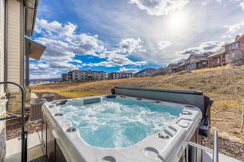 Private hot tub with Jordanelle Reservoir and Wasatch Mountain views near Deer Valley East Village in Park City