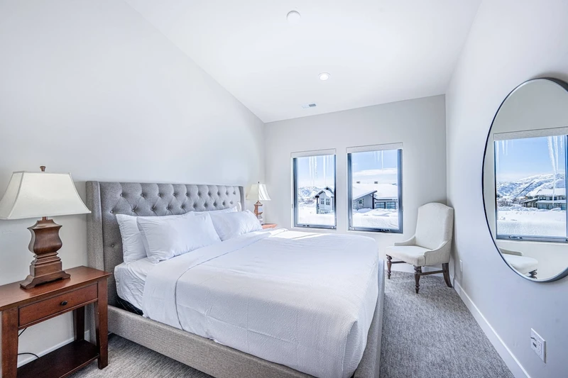 King Bedroom on upper Floor (shared Bathroom with the 2nd Bedroom)