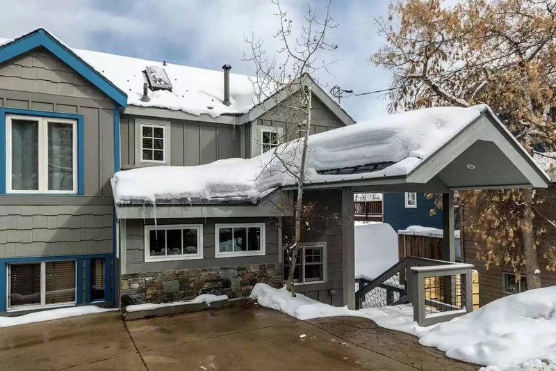 Old Town Park City vacation home with private hot tub and parking. 256 Norflok - walk to Quitin Time