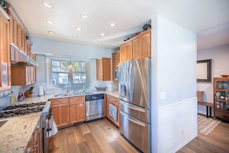 Newly updated, fully stocked kitchen with Viking Gas Range, Oven and  Appliances