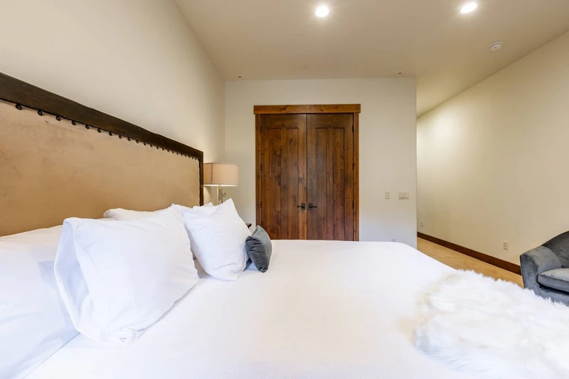 Comfortable Primary Suite King Bed with A Full Sized Closet