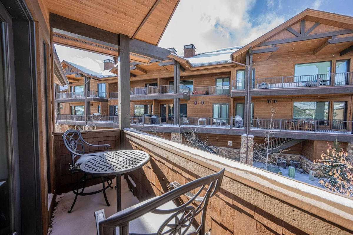 The guest suite also has its own private balcony with mountain views and outdoor furniture where you can sit and enjoy a cup of coffee