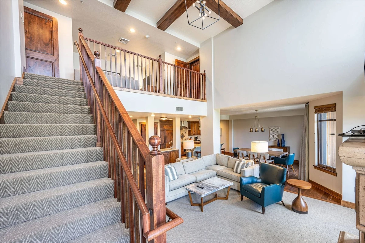 With Natural stone and rich, hardwood interiors, timber frame construction with high-end finishes and amenities and much more.