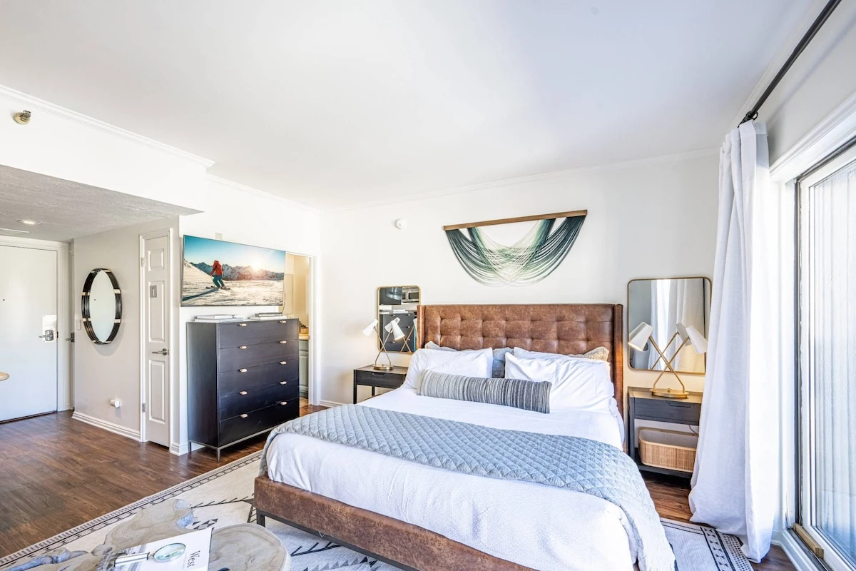 Comfortable and Cozy Kingbed