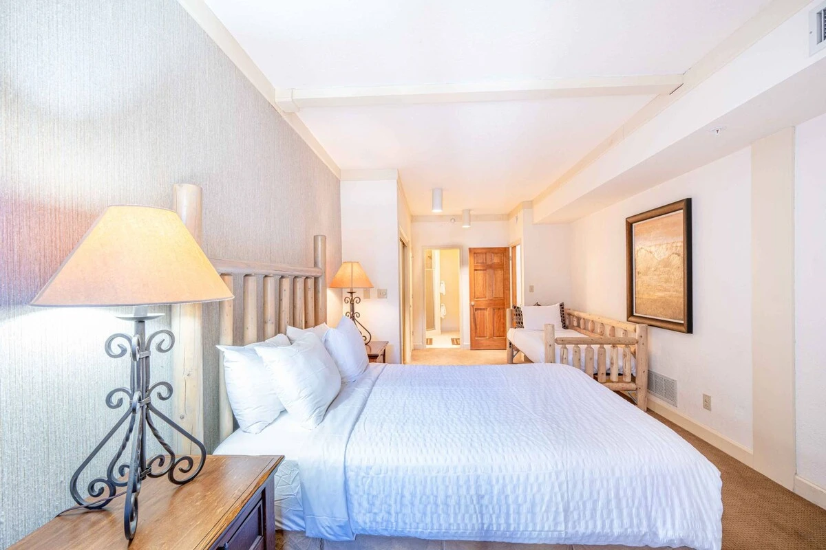 Clean and pretty guest bedroom with queen bed and twin day bed