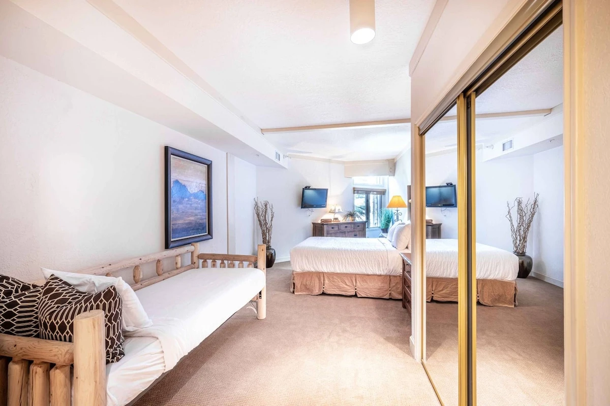 Comfortable Guest bedroom with one queen bed and one twin day bed will surely give you a restful sleep.