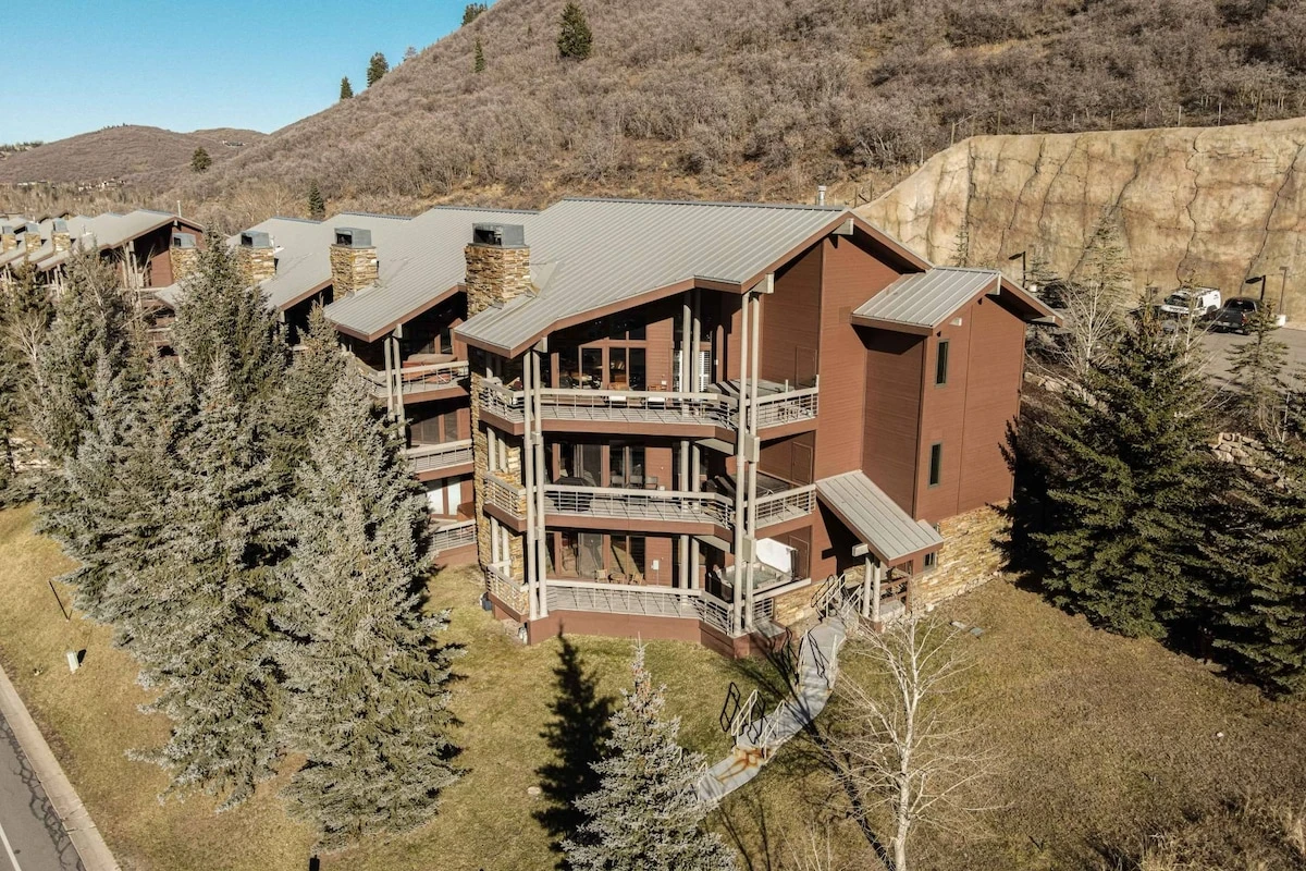 BEST Location – Main Floor Condo, Less than 500 feet to Deer Valley Snow Park Lodge