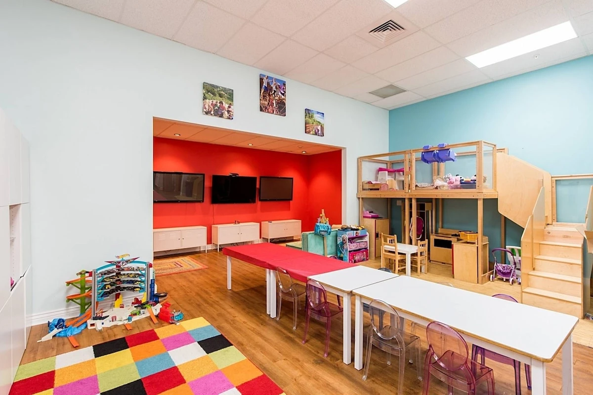 Room to play, Kids happiness galore / Room to play