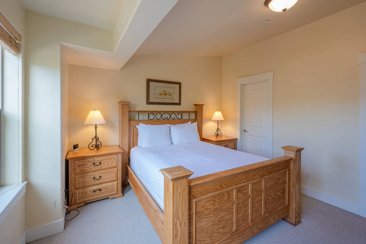 Relaxing Guest suite with Queen sized bed