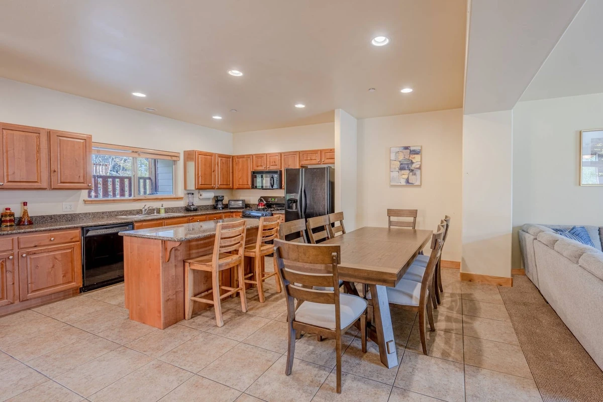 Fully equipped kitchen that has everything you could need for cooking at home