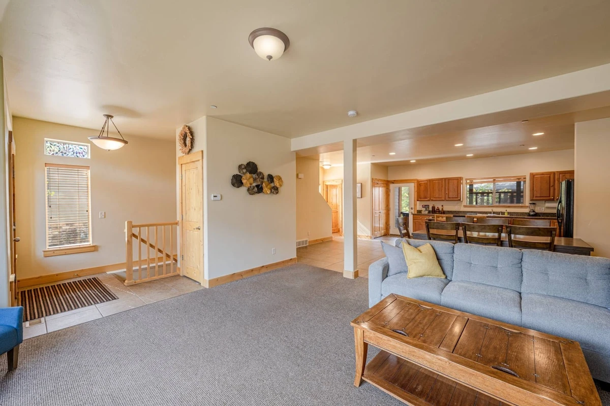 Cozy spacious home perfect for groups and families