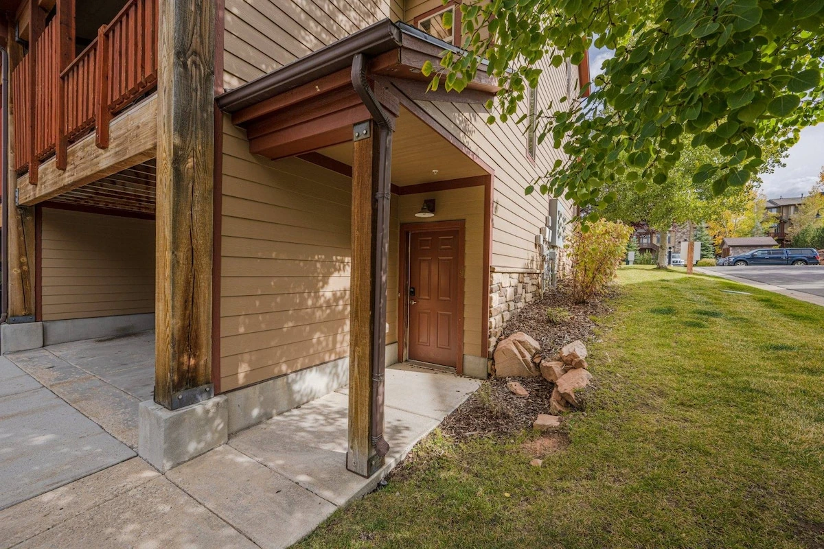 Spacious 2-car garage and keyless entry