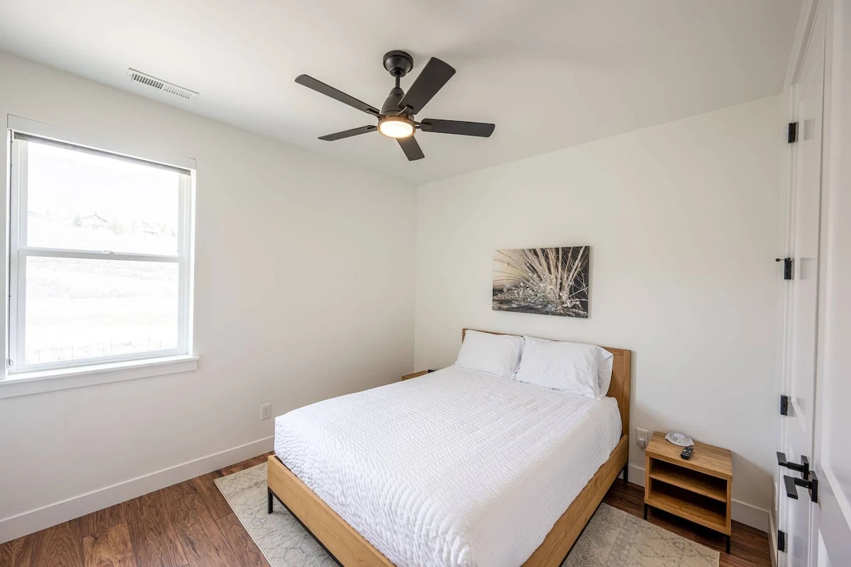 Guest suite with high end Queen size memory foam mattress
