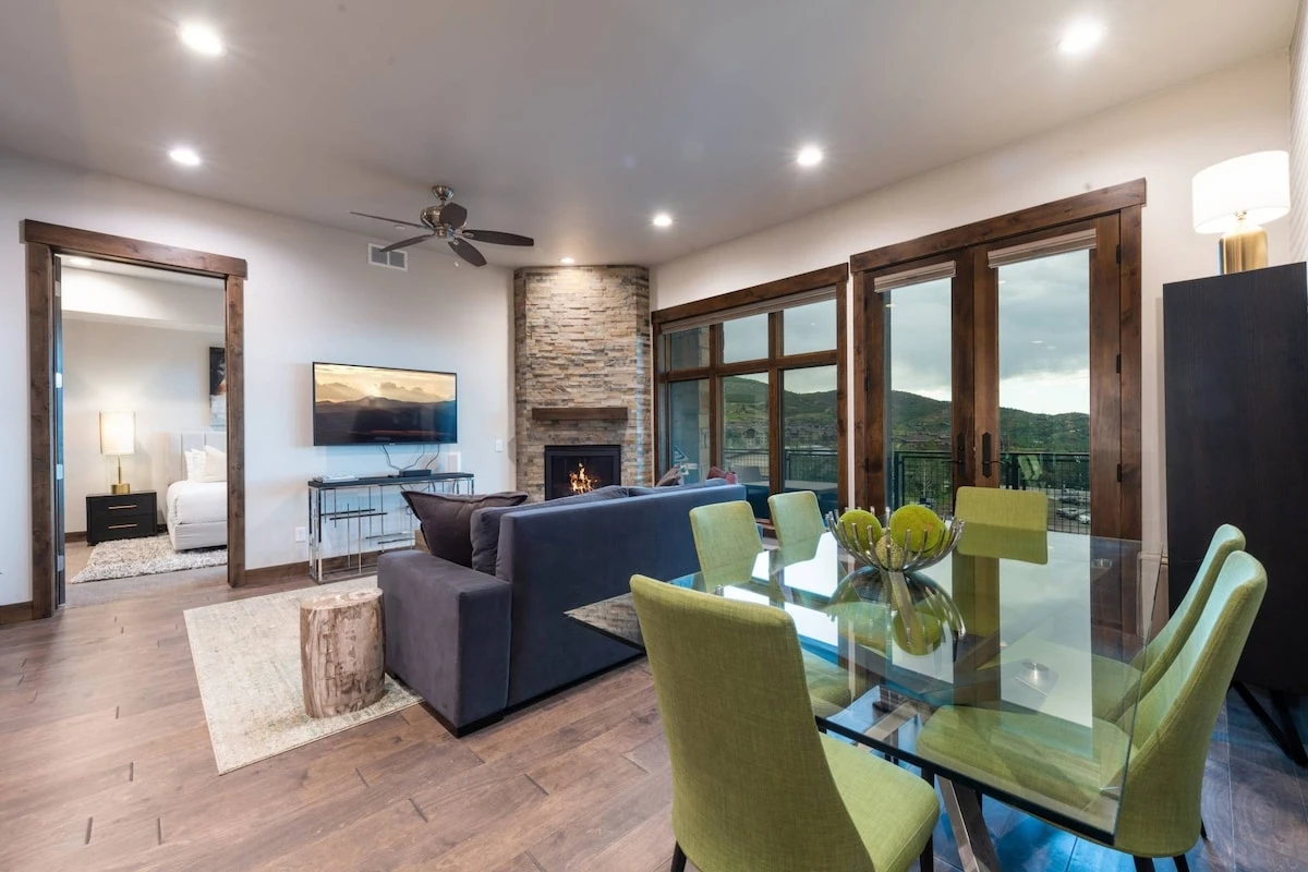 Bright & Spacious Designer Interior w High Ceilings, Abundant Natural Light, Comfortable Sofa, Gas Fireplace, Smart HDTV, High Speed Internet
