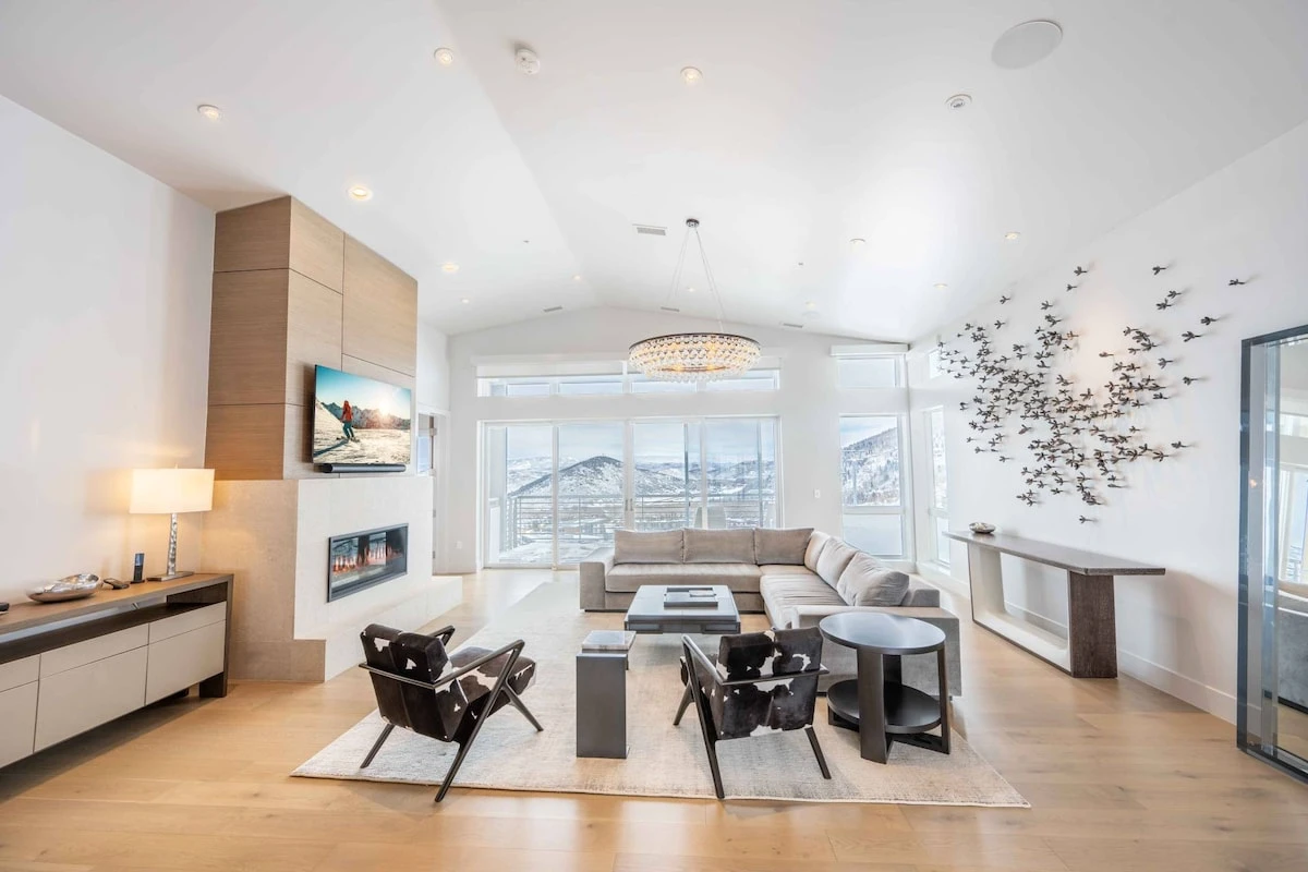 Expansive living room with floor-to-ceiling windows and mountain views in this Park City ski-in/ski-out penthouse