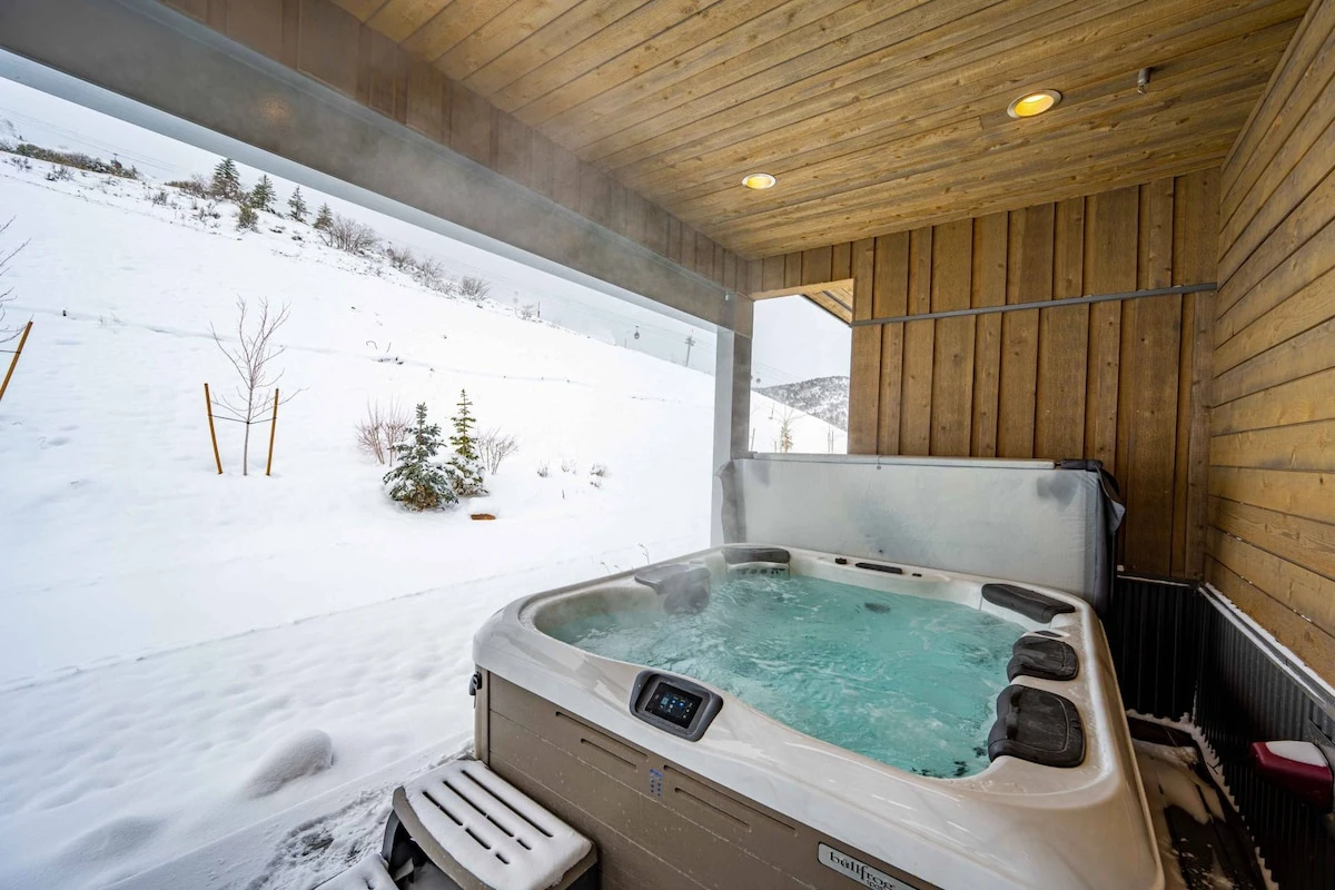 Private hot tub backing to Sunrise Run—one of the home’s most private outdoor spaces for quiet evenings, stargazing, and après-ski recovery