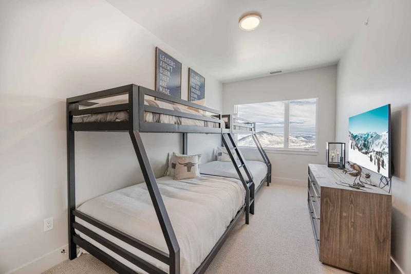 The Bunk Guest Suite is perfect for families, it features Twin Over Full Bunk Beds, HDTV and large window with mountain and valley views. There are mo