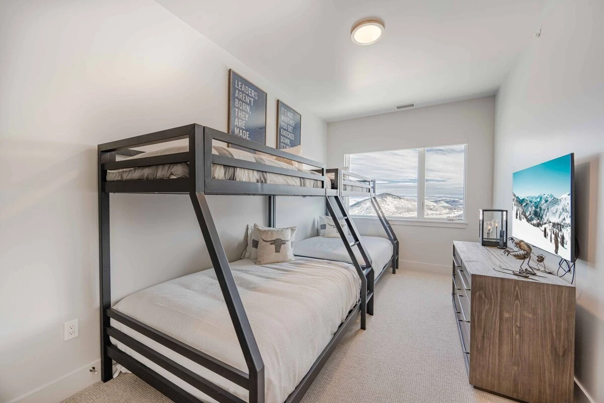 The Bunk Guest Suite is perfect for families, it features Twin Over Full Bunk Beds, HDTV and large window with mountain and valley views. There are mo