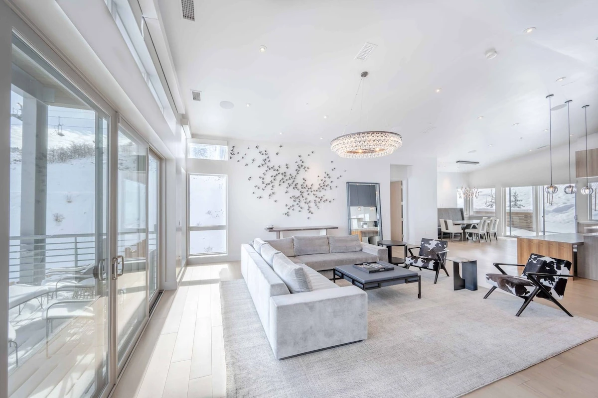 Bright and Spacious Open Floor Plan is Perfect for Entertaining! Keywords: Park City Ski Home, Park City Vacation Rentals, Park City Ski-In/Ski-Out