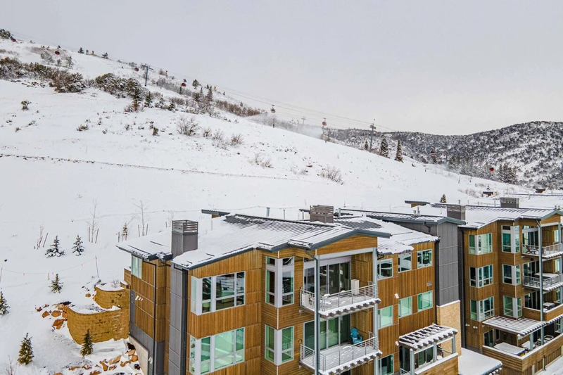 APEX has a location which offers easy convenience to nearby skiing, hiking and biking trails – truly located right outside your door