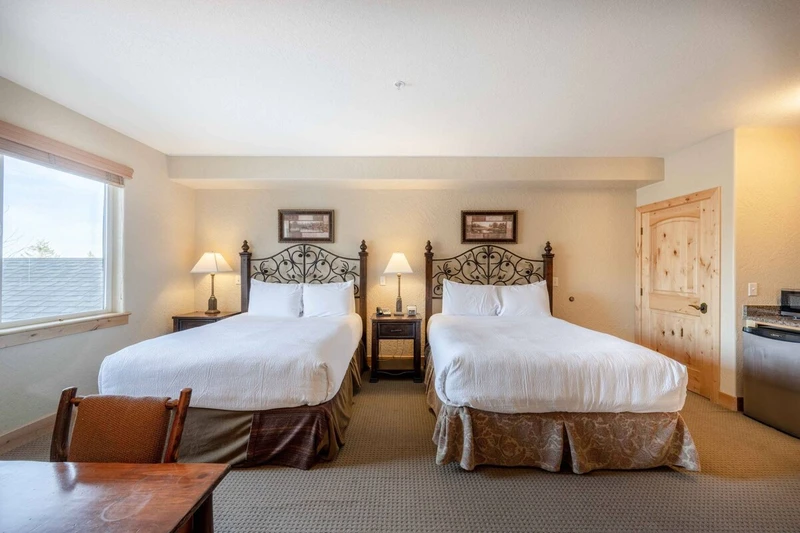 Luxurious guest Suite w Two Queen Beds, Desk, Gas Fireplace, HDTV, Coffee Maker, Fridge Microwave & En Suite Bathroom